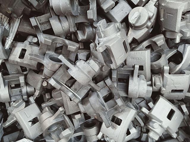 What is the carbon content of ductile iron castings?